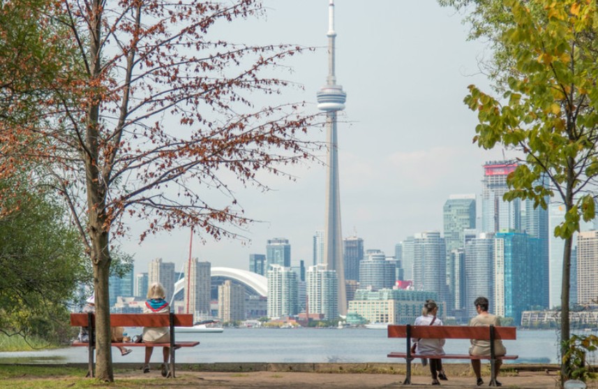 Toronto CN Tower skyline